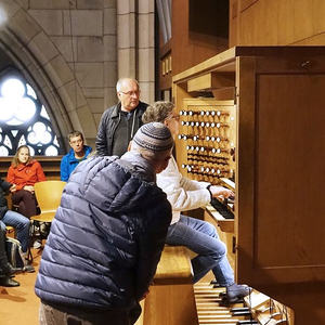 Teilnehmerinnen und Teilnehmer des ORGEL.SEMINARs „Rudigierorgel hautnah!“