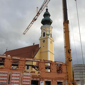Abriss und Aufbau Pfarrheim Ostermiething
