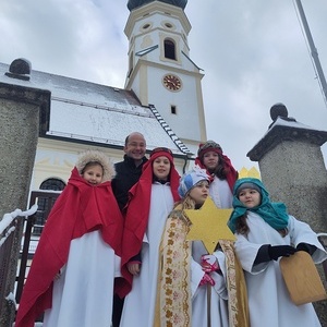 Sophia Hoffmann, Pfarrer Markus Menner, Sophia Engelsberger, Alena Sommerauer, Anika Engelsberger, Lena Enzensberger