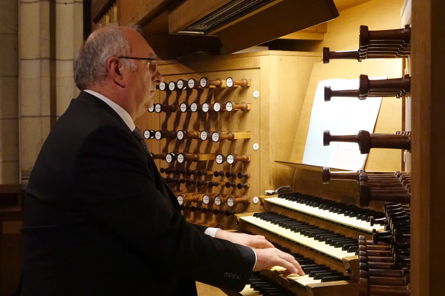Domorganist Wolfgang Kreuzhuber an der Rudigierorgel