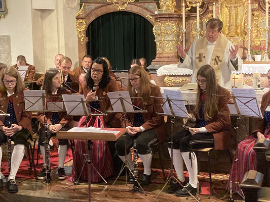 Pfarrgottesdienst mit der Ortsmusik Geinberg