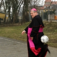 Bischof Schwarz spielt Fußball in Oberwaltersdorf_Rupprecht / Bischof Schwarz spielt Fußball in Oberwaltersdorf_Rupprecht Bischof Schwarz spielt Fußball in Oberwaltersdorf_Rupprecht