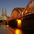 Blick vom Deutzer Rhein-Ufer auf den Kölner Dom und das Museum Ludwig, rechts die Hohenzollernbrücke, Ostansicht (2004) 