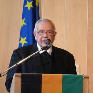 Bischof Maximilian Aichern